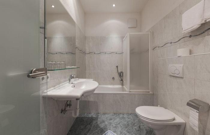 Hotel Angelica Мерано Екстер'єр фото